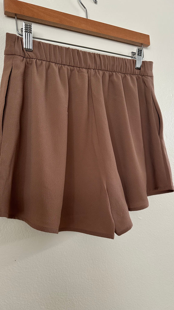 Crepe Shorts with pockets in Mocha
